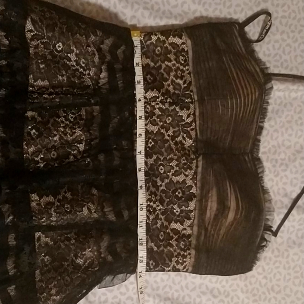 Ruffeled Lace Gothic Dress - Picture 7 of 8